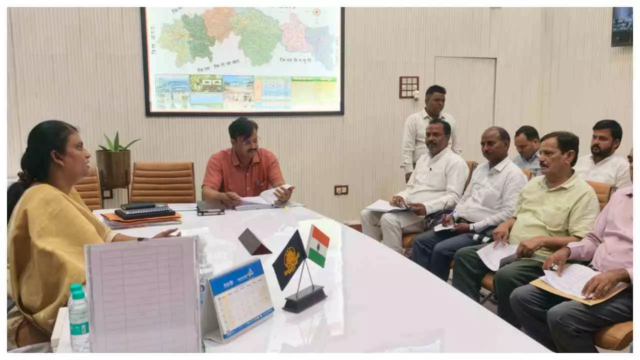 Etah News: आगरा खंड स्नातक-शिक्षक निर्वाचन की तैयारियां तेज, जिले में 31 मतदान केंद्र तय Etah News: आगरा खंड स्नातक-शिक्षक निर्वाचन की तैयारियां तेज, जिले में 31 मतदान केंद्र तय