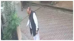 Hapur News: घर के बाहर खड़े अधिवक्ता पर अचानक झपटा बंदर, बाल-बाल बचे; CCTV में कैद हुआ हमला, लोगों में दहशत Hapur News: घर के बाहर खड़े अधिवक्ता पर अचानक झपटा बंदर, बाल-बाल बचे; CCTV में कैद हुआ हमला, लोगों में दहशत