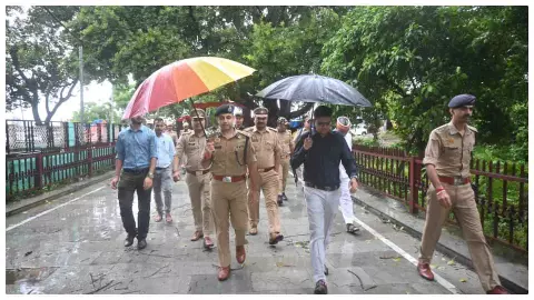 Siddharthnagar राप्ती और बूढ़ी राप्ती का DM-SSP ने लिया जायजा, अधिकारियों को अलर्ट रहने के निर्देश