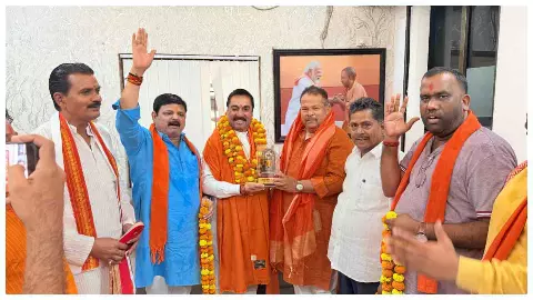 Siddharthnagar News : महाराजगंज जिला प्रभारी बनने पर नरेंद्र मणि त्रिपाठी का भव्य स्वागत