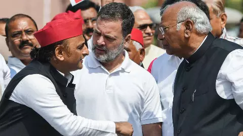 यूपी में सपा-कांग्रेस गठबंधन पर मुहर जल्द! बस बड़े भाई के पैंतरे से फंसा पेंच, अखिलेश यादव के फॉर्मूले पर घमासान