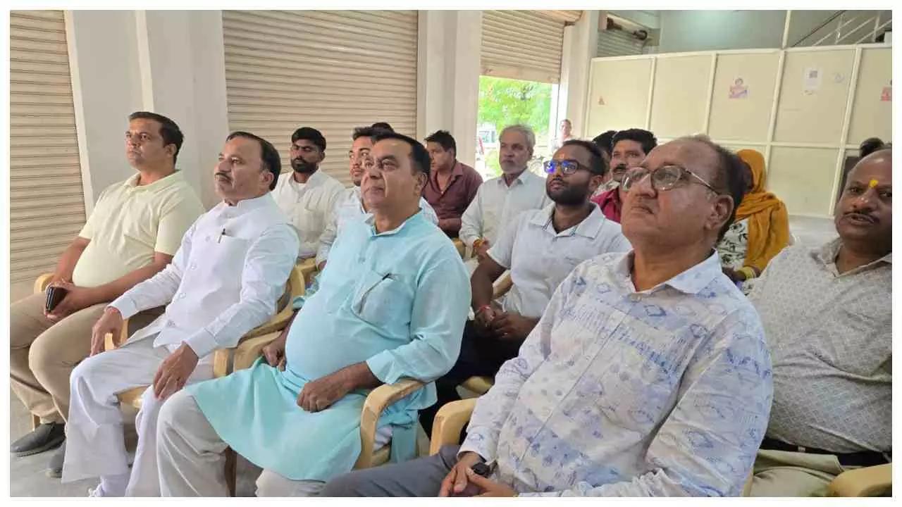Hapur News: सदर विधायक ने कार्यकर्ताओं संग सुना PM मोदी के ‘मन की बात’ का 138वां एपिसोड Hapur News: सदर विधायक ने कार्यकर्ताओं संग सुना PM मोदी के ‘मन की बात’ का 138वां एपिसोड