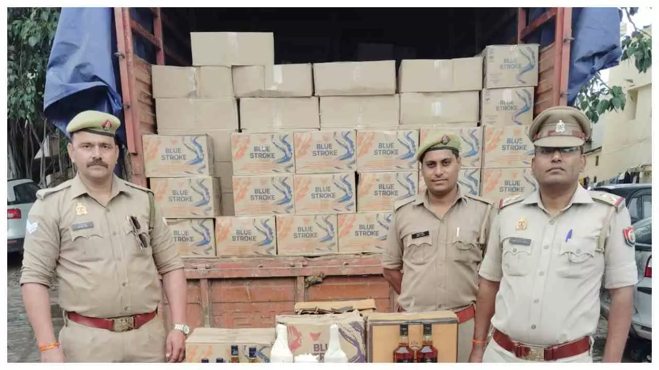 Meerut News: 80 हजार के लालच में बिहार जा रहा शराब का कैंटर पकड़ा, 390 पेटी बरामद Meerut News: 80 हजार के लालच में बिहार जा रहा शराब का कैंटर पकड़ा, 390 पेटी बरामद