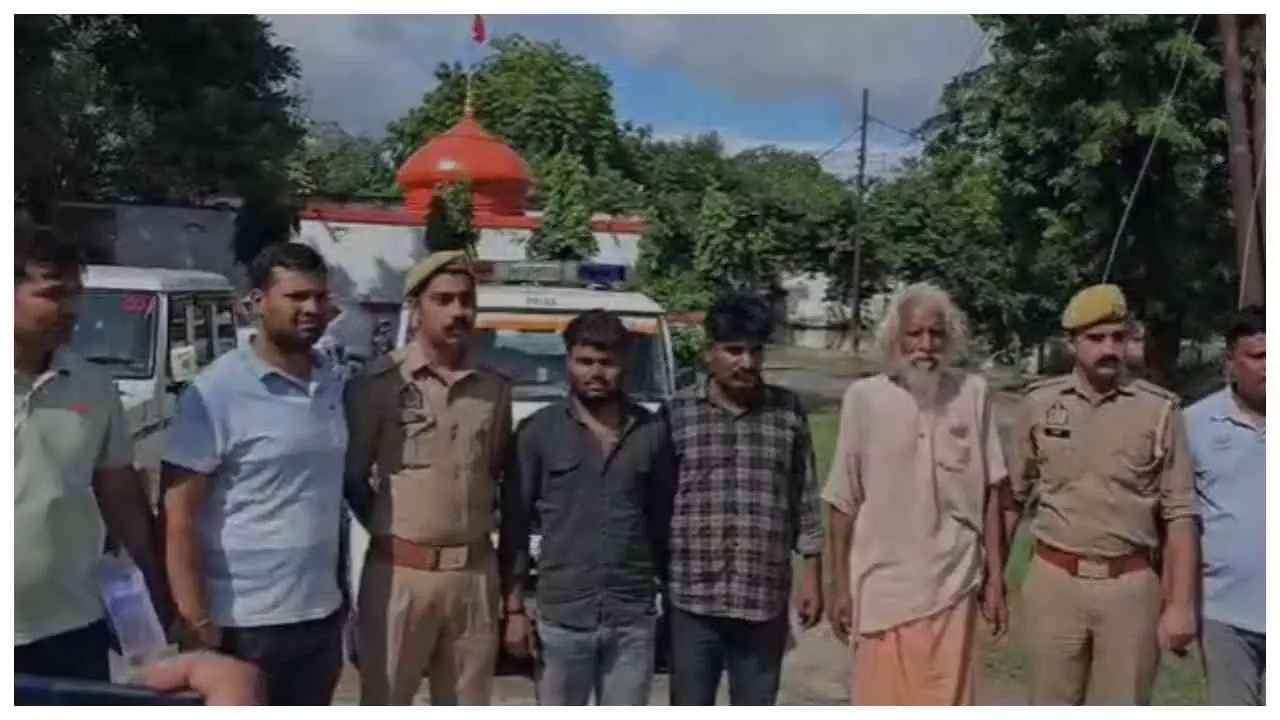 Etah News: अवैध संबंध के शक में पत्नी और सास की हथौड़े से हत्या, 3 आरोपी गिरफ्तार Etah News: अवैध संबंध के शक में पत्नी और सास की हथौड़े से हत्या, 3 आरोपी गिरफ्तार
