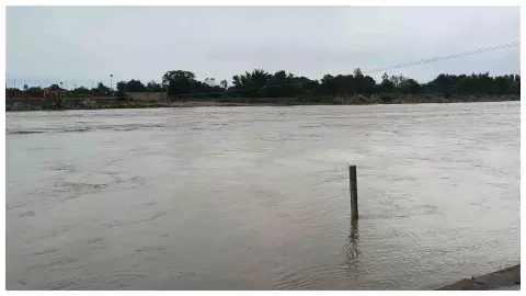 Balrampur News: राप्ती का जलस्तर तेजी से बढ़ा, खतरे के निशान से सिर्फ 50 सेमी दूर Balrampur News: राप्ती का जलस्तर तेजी से बढ़ा, खतरे के निशान से सिर्फ 50 सेमी दूर