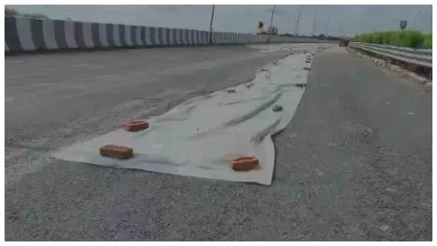 Kanpur Dehat News: धंसे पुल की मरम्मत का काम शुरू, सर्विस रोड से निकाले जा रहे वाहन Kanpur Dehat News: धंसे पुल की मरम्मत का काम शुरू, सर्विस रोड से निकाले जा रहे वाहन
