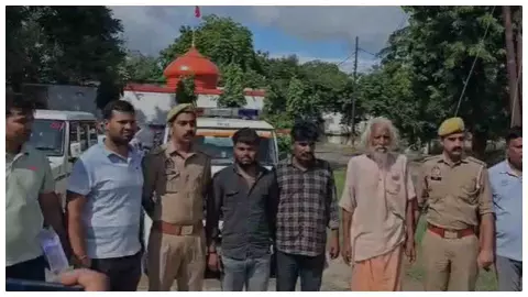 Etah News: अवैध संबंध के शक में पत्नी और सास की हथौड़े से हत्या, 3 आरोपी गिरफ्तार Etah News: अवैध संबंध के शक में पत्नी और सास की हथौड़े से हत्या, 3 आरोपी गिरफ्तार