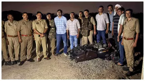 Mathura News: गोवर्धन में पुलिस मुठभेड़, वांछित आरोपी पैर में गोली लगने से घायल होकर गिरफ्तार Mathura News: गोवर्धन में पुलिस मुठभेड़, वांछित आरोपी पैर में गोली लगने से घायल होकर गिरफ्तार