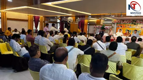Jaunpur News:जौनपुर में अजित प्रजापति का कांग्रेस पर हमला, चुनाव आयोग के मुद्दे पर रखी पार्टी की बात
