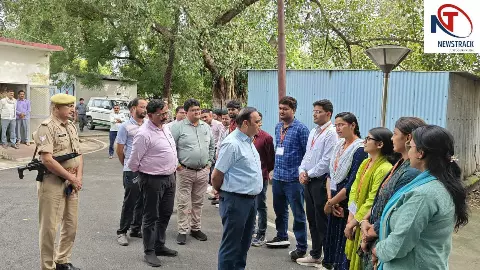 Jalaun News: 23 नवचयनित ग्राम पंचायत अधिकारियों को मिला नियुक्ति पत्र, डीएम ने दी शुभकामनाएं