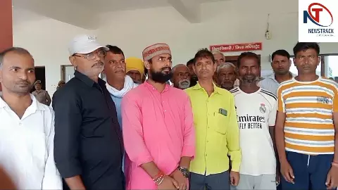Chandauli News: बनरसिया गांव के ग्रामीणों ने डीएम से लगाई गुहार,बदहाल गांव की तस्वीर बदलने की मांग