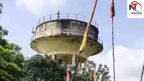 Auraiya News: जमीन विवाद को लेकर पानी की टंकी पर चढ़ी युवती, डेढ़ घंटे बाद सुरक्षित उतारा गया