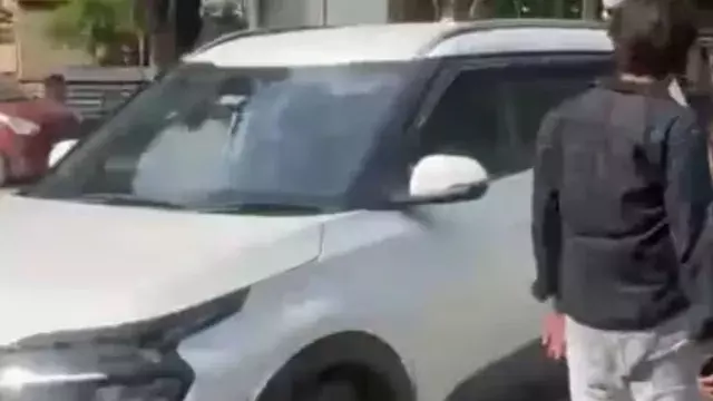 लखनऊ में पुलिस लिखी कार से युवती का पीछा, 2km तक किया लगातार परेशान