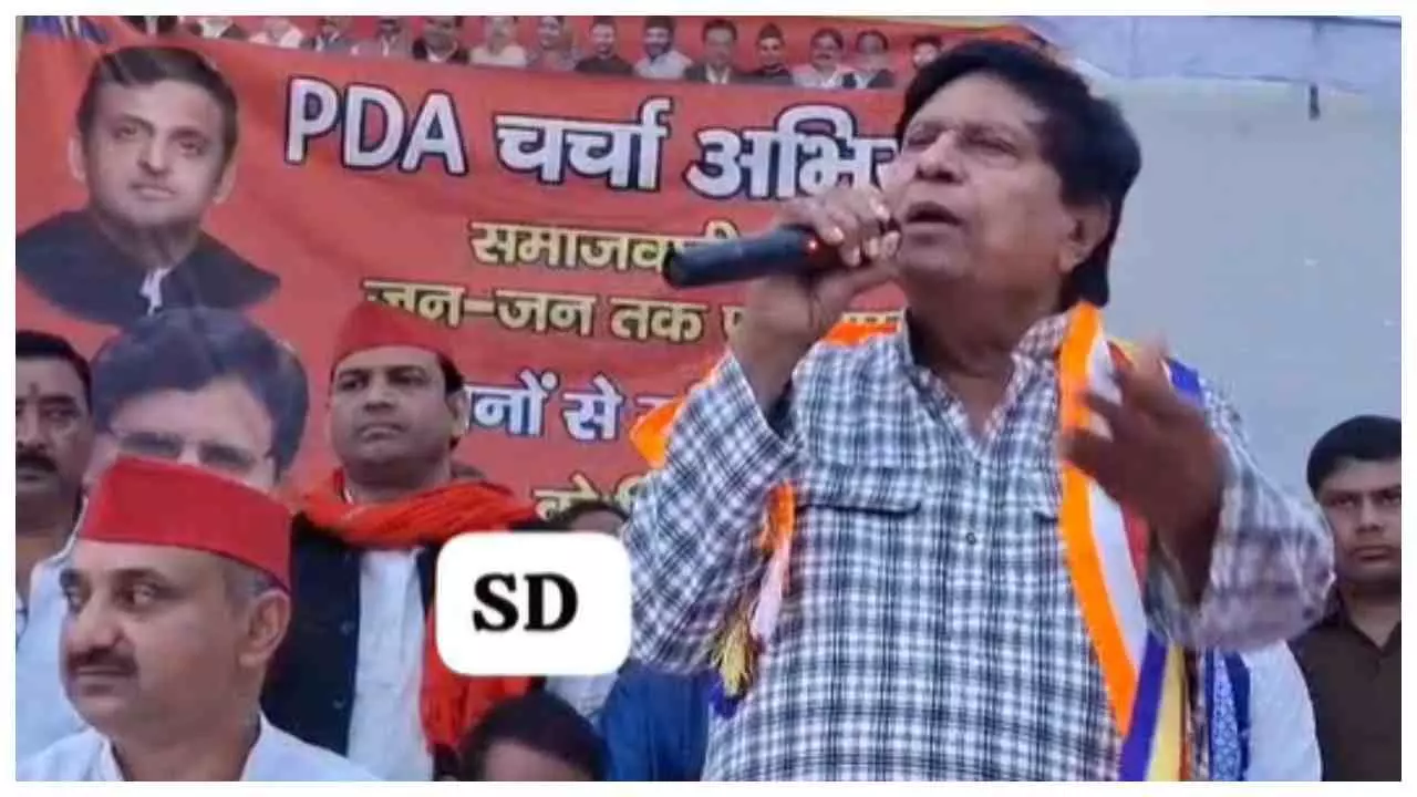 मुरादाबाद में सपा का सम्मेलन: माइक खराब होने पर भड़के सांसद रामजी लाल सुमन, जमीन पर फेंका माइक