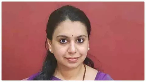 मिर्जापुर: IAS की कुर्सी छोड़ अब राजनीति में कदम रखेंगी दिव्या मित्तल, वीडियो जारी कर खुद दी जानकारी