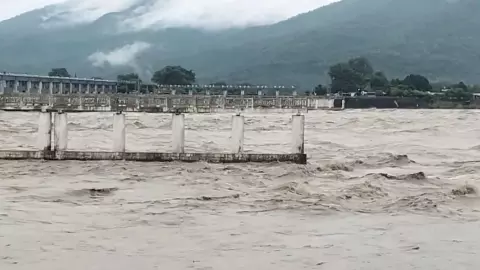 बिहार में गंडक का कहर, चंपारण तटबंध दो जगह डैमेज; 5.43 लाख क्यूसेक वाटर डिस्चार्ज से बढ़ा दबाव