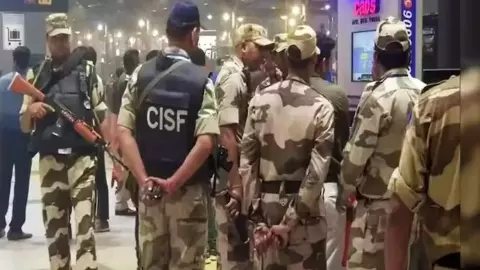J&K के कठुआ में CISF कैंप में ताबड़तोड़ फायरिंग, 4 जवानों की मौत; असिस्टेंट कमांडेंट भी शामिल J&K के कठुआ में CISF कैंप में ताबड़तोड़ फायरिंग, 4 जवानों की मौत; असिस्टेंट कमांडेंट भी शामिल