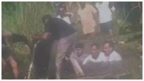 Bijnor News: नूरपुर-धामपुर मार्ग पर बड़ा हादसा, पानी भरे गड्ढे में डूबी कार; 20 साल के युवक की मौत Bijnor News: नूरपुर-धामपुर मार्ग पर बड़ा हादसा, पानी भरे गड्ढे में डूबी कार; 20 साल के युवक की मौत