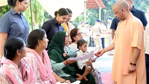 ‘चिंता मत करिए’...इलाज से जमीन विवाद तक, CM योगी ने सुनी 150 लोगों की समस्याएं ‘चिंता मत करिए’...इलाज से जमीन विवाद तक, CM योगी ने सुनी 150 लोगों की समस्याएं