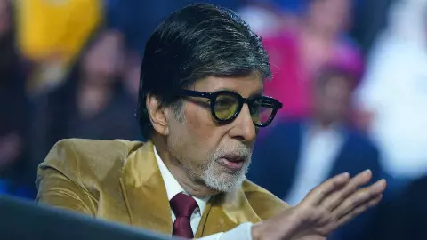 KBC 18 के सेट पर फिसलकर गिरे अमिताभ बच्चन, घुटने में लगी चोट, जानें क्या है महानायक का हाल KBC 18 के सेट पर फिसलकर गिरे अमिताभ बच्चन, घुटने में लगी चोट, जानें क्या है महानायक का हाल