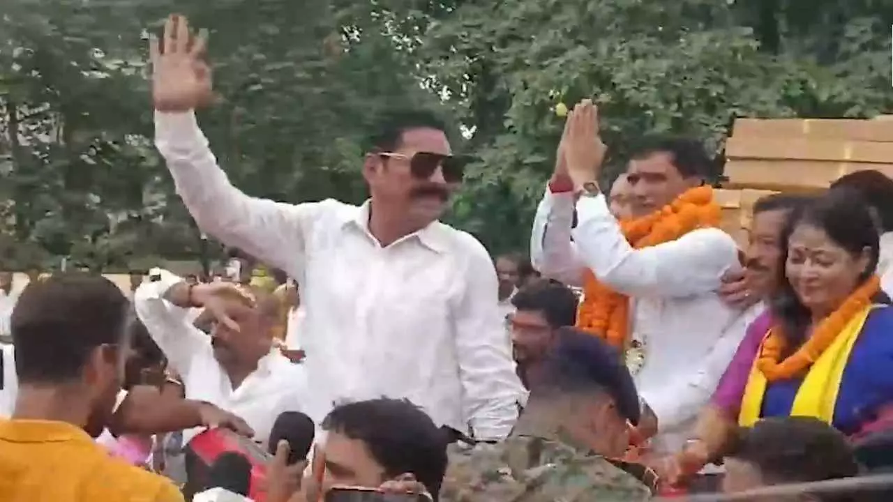 पटना MLC चुनाव में सियासी ड्रामा! अपने ही विधायक निरज के खिलाफ अनंत सिंह, खुली जीप में निकाला अनुज का काफिला