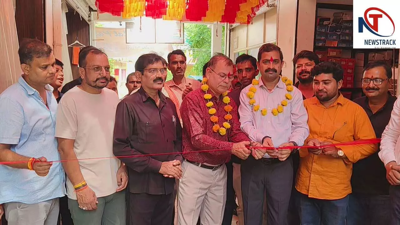 Mahoba News: महोबा के चरखारी में सेवा पखवाड़े के तहत निःशुल्क नेत्र शिविर, 48 मरीजों की जांच Mahoba News: महोबा के चरखारी में सेवा पखवाड़े के तहत निःशुल्क नेत्र शिविर, 48 मरीजों की जांच