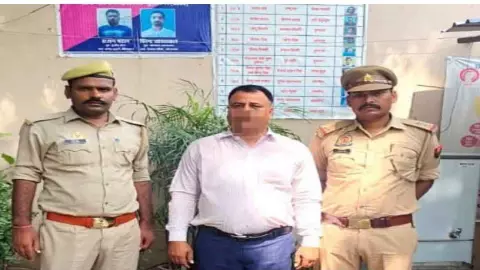 Kushinagar News: शिक्षिका से अश्लील बातचीत और धमकी का आरोप, स्कूल प्रबंधक गिरफ्तार, जांच शुरू
