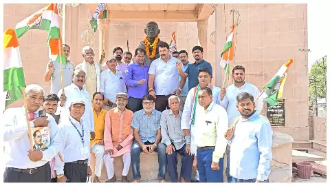 Gandhi, Shastri and Masooria Din Pasi celebrated in Hathras Gandhi, Shastri and Masooria Din Pasi celebrated in Hathras