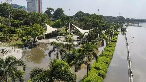 गोमती नदी में उफान से डूबा लखनऊ का रिवर फ्रंट, आम लोगों की एंट्री बंद