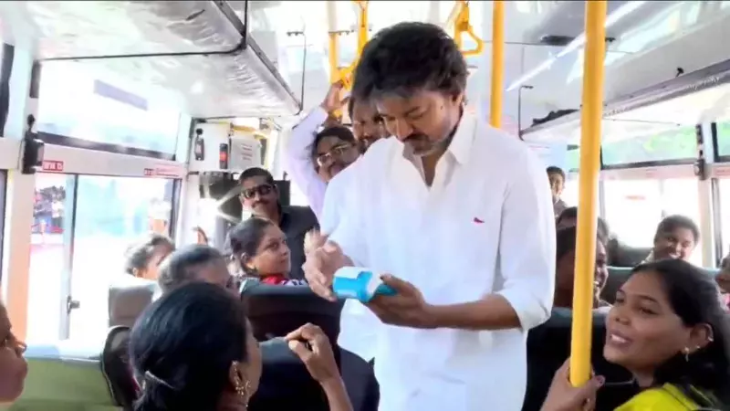 गांधी जयंती पर CM विजय बने बस कंडक्टर! चेन्नई के कोयम्बेडु तक महिलाओं को बांटा फ्री टिकट | देखें VIDIO गांधी जयंती पर CM विजय बने बस कंडक्टर! चेन्नई के कोयम्बेडु तक महिलाओं को बांटा फ्री टिकट | देखें VIDIO