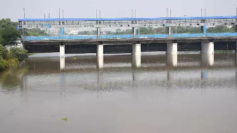 Lucknow News:  लखनऊ में गोमती का जलस्तर बढ़ा, फ्लाईओवर साइट पर ₹30 करोड़ के नुकसान का दावा