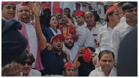 SPs Save Democracy March, police clash