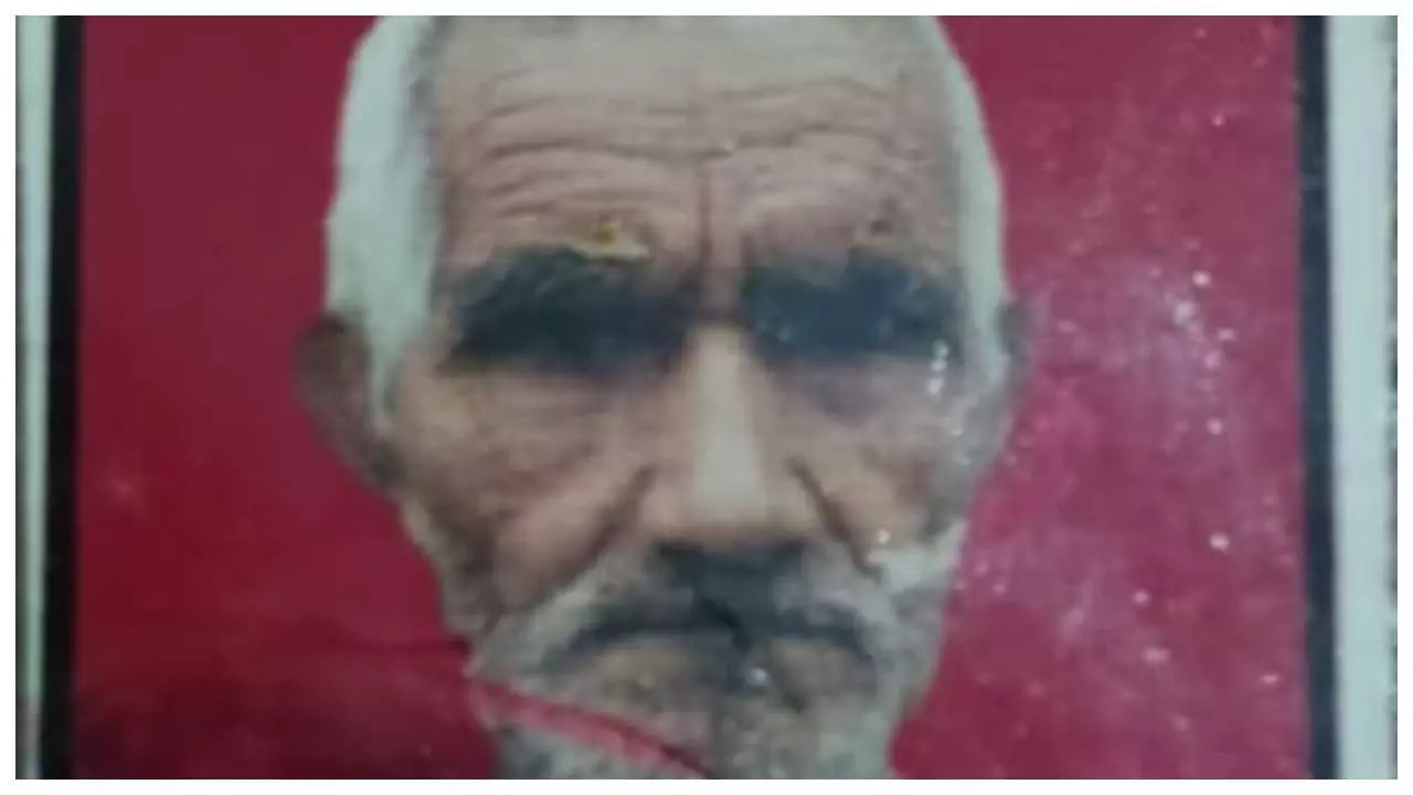 A 92-year-old unmarried farmer who was sitting on a tap was hit on the head A 92-year-old unmarried farmer who was sitting on a tap was hit on the head