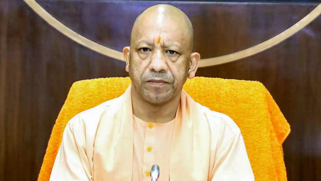 लखनऊ की बाढ़ के बीच एक्शन में CM योगी, फैजुल्लागंज से नैमिष तक तटबंध बनाने का बड़ा फैसला लखनऊ की बाढ़ के बीच एक्शन में CM योगी, फैजुल्लागंज से नैमिष तक तटबंध बनाने का बड़ा फैसला