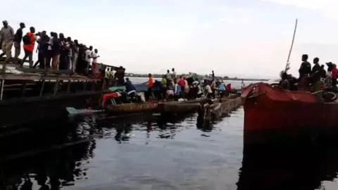 कांगो नदी में मौत का मंजर! दो नावों की जोरदार टक्कर, 30 की गई जान, दर्जनों लापता कांगो नदी में मौत का मंजर! दो नावों की जोरदार टक्कर, 30 की गई जान, दर्जनों लापता