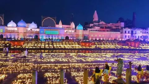 10वें दीपोत्सव में 33 लाख दीपों से जगमगाएगी रामनगरी, योगी सरकार ने तेज की तैयारियां 10वें दीपोत्सव में 33 लाख दीपों से जगमगाएगी रामनगरी, योगी सरकार ने तेज की तैयारियां