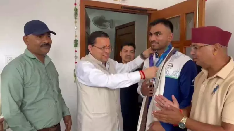एशियन गेम्स में कांस्य जीतकर लौटे कपिल पोखरिया, CM पुष्कर सिंह धामी से की खास मुलाकात एशियन गेम्स में कांस्य जीतकर लौटे कपिल पोखरिया, CM पुष्कर सिंह धामी से की खास मुलाकात