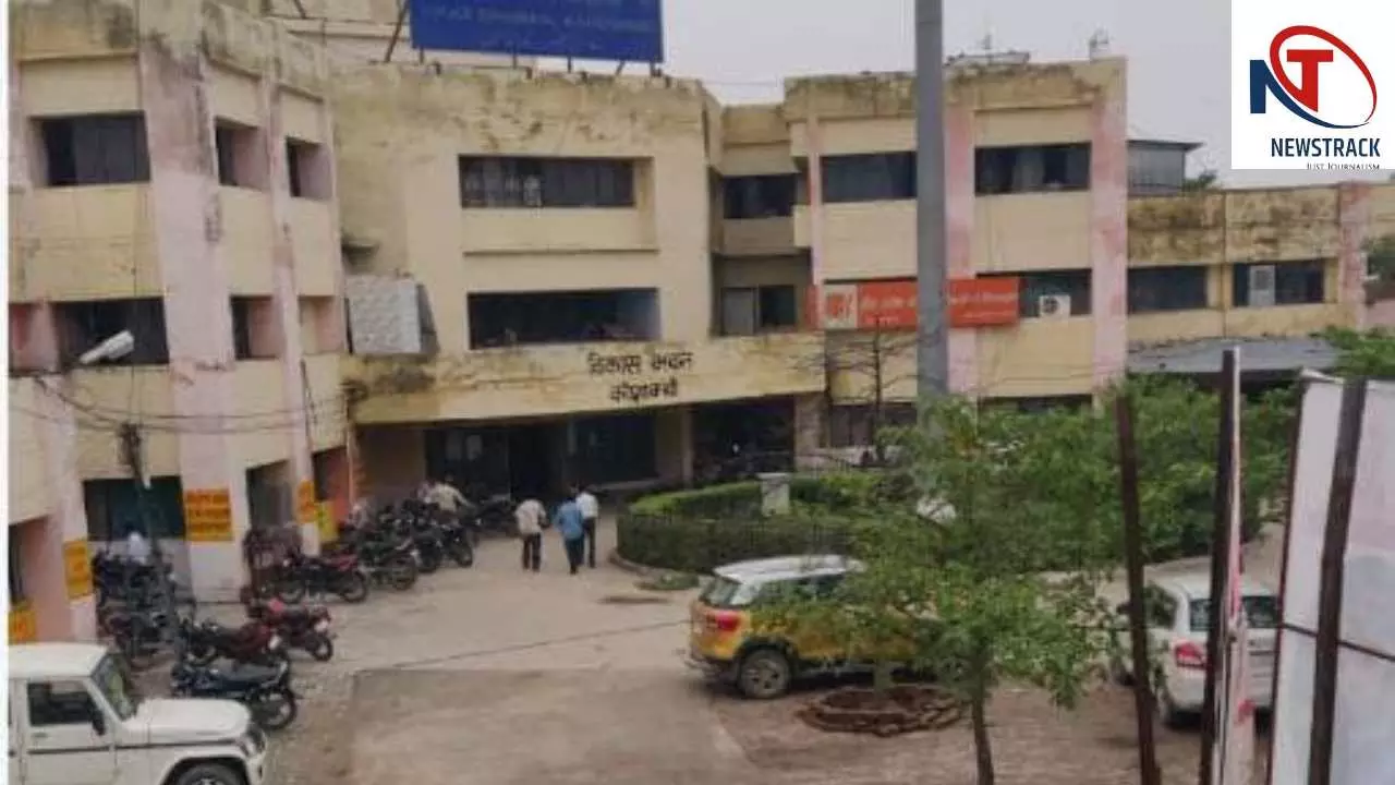 Kaushambi News: कौशाम्बी में ग्राम पंचायत अधिकारी पर आरोपों को लेकर सवाल, निष्पक्ष जांच की मांग Kaushambi News: कौशाम्बी में ग्राम पंचायत अधिकारी पर आरोपों को लेकर सवाल, निष्पक्ष जांच की मांग