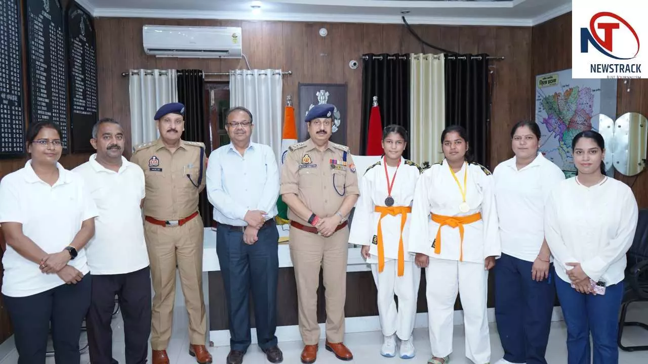 Etawah: पुलिस मॉडर्न स्कूल की छात्राओं ने राष्ट्रीय जूडो प्रतियोगिता में जीते स्वर्ण और कांस्य पदक Etawah: पुलिस मॉडर्न स्कूल की छात्राओं ने राष्ट्रीय जूडो प्रतियोगिता में जीते स्वर्ण और कांस्य पदक