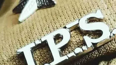 यूपी में 21 IPS अफसरों के तबादले, कई जिलों के SP बदले; जानें किसे मिली कौन-सी जिम्मेदारी यूपी में 21 IPS अफसरों के तबादले, कई जिलों के SP बदले; जानें किसे मिली कौन-सी जिम्मेदारी