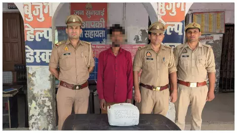 Accused arrested with 2 kg of ganja in Aligarh, sent to NDPS jail Accused arrested with 2 kg of ganja in Aligarh, sent to NDPS jail