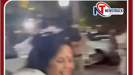 TMC सांसद महुआ मोइत्रा को खींचकर ले गईं पुलिस TMC सांसद महुआ मोइत्रा को खींचकर ले गईं पुलिस