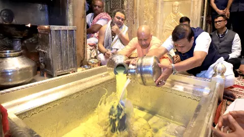 मुख्यमंत्री योगी और असम के मुख्यमंत्री हिमंता ने काशी कोतवाल और बाबा विश्वनाथ का किया दर्शन-पूजन मुख्यमंत्री योगी और असम के मुख्यमंत्री हिमंता ने काशी कोतवाल और बाबा विश्वनाथ का किया दर्शन-पूजन