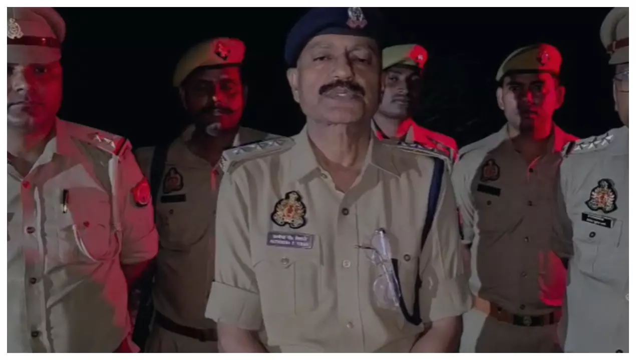 Kaushambi News: कौशांबी में सर्राफा व्यापारी से लूट करने वाले 3 बदमाश मुठभेड़ में गिरफ्तार, एक घायल Kaushambi News: कौशांबी में सर्राफा व्यापारी से लूट करने वाले 3 बदमाश मुठभेड़ में गिरफ्तार, एक घायल