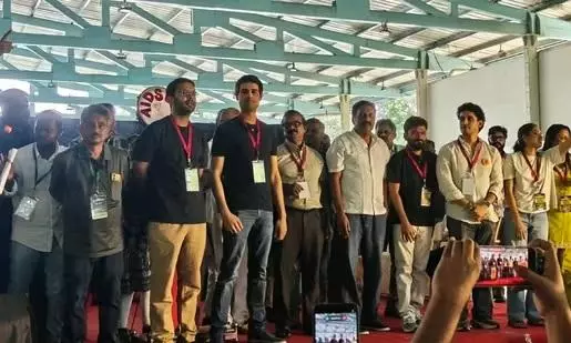 बेंगलुरु में CJP का बड़ा प्रदर्शन, प्रकाश-ध्रुव राठी ने उठाई आवाज; SIR रद्द करने समेत 3 बड़ी मांगें बेंगलुरु में CJP का बड़ा प्रदर्शन, प्रकाश-ध्रुव राठी ने उठाई आवाज; SIR रद्द करने समेत 3 बड़ी मांगें