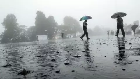 आज का मौसम: दिल्ली-UP समेत कई राज्यों में बारिश-आंधी का अलर्ट, IMD ने जारी की चेतावनी आज का मौसम: दिल्ली-UP समेत कई राज्यों में बारिश-आंधी का अलर्ट, IMD ने जारी की चेतावनी