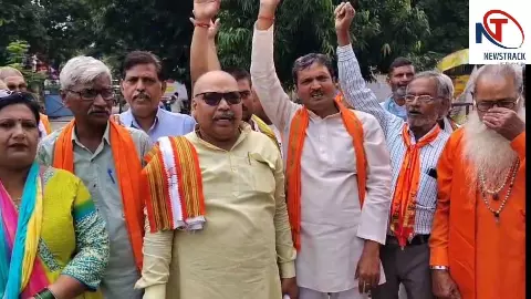 Fatehpur News: हिंदू महासभा ने डीएम को सौंपा ज्ञापन, नवरात्र और दशहरा को लेकर उठाईं 4 सूत्रीय मांगें