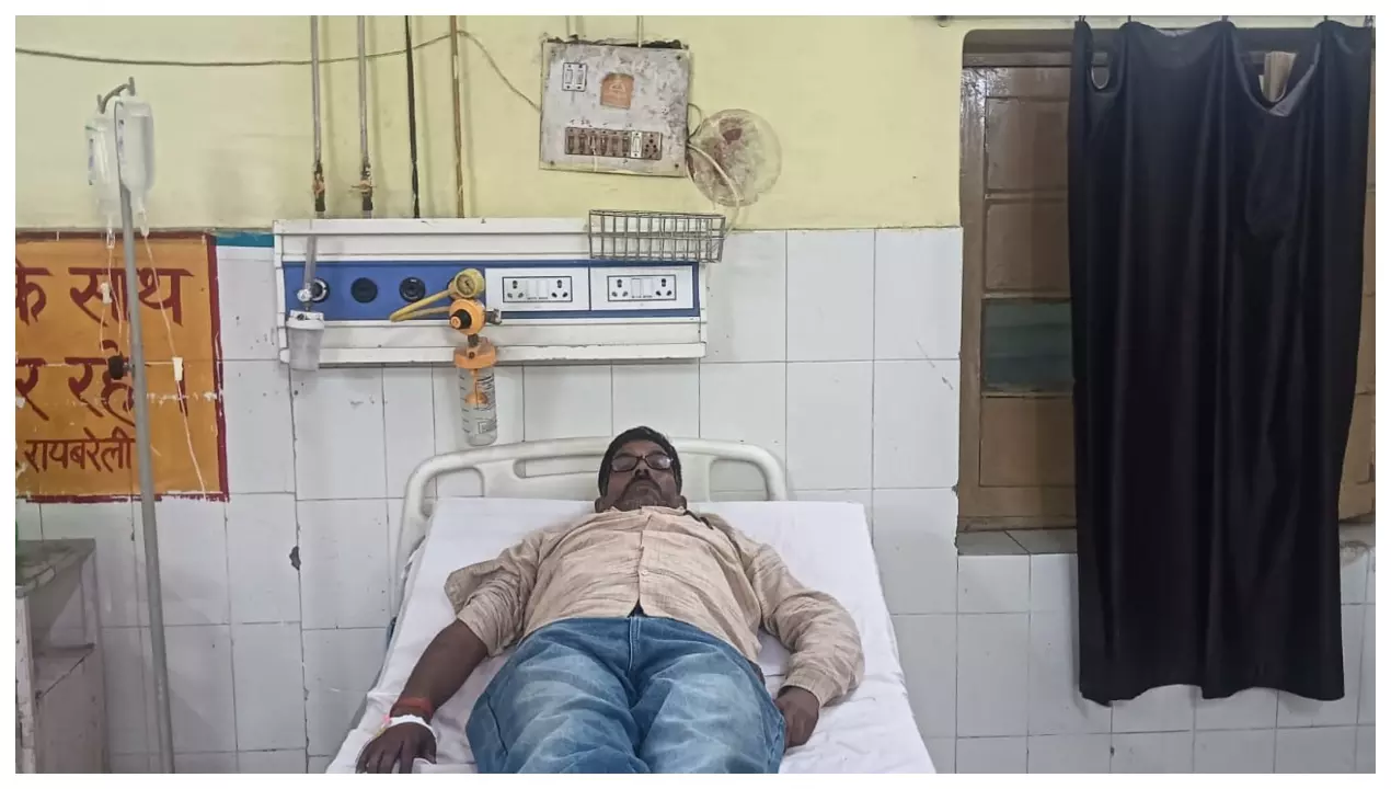 Raebareli News: गुरु तेग बहादुर मार्केट में काम करा रहे ठेकेदार की पिटाई, आरोपियों पर FIR दर्ज Raebareli News: गुरु तेग बहादुर मार्केट में काम करा रहे ठेकेदार की पिटाई, आरोपियों पर FIR दर्ज