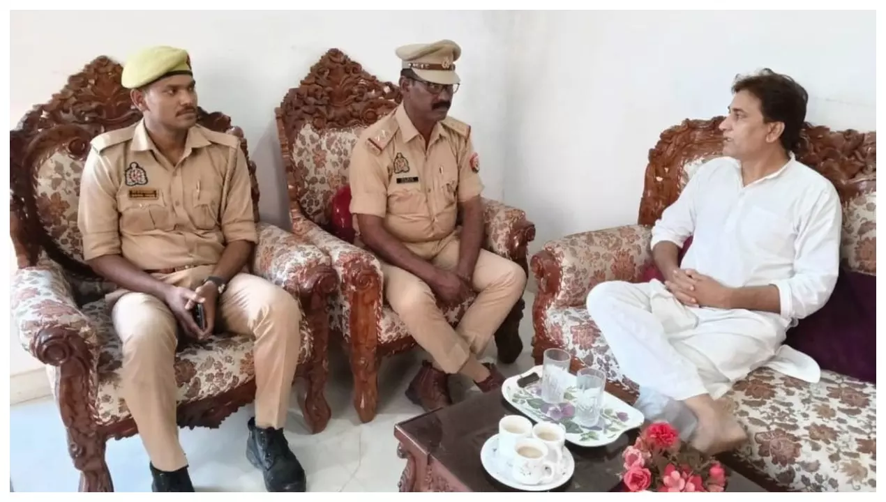 Jhansi News: वोटरों को मताधिकार से वंचित करने के खिलाफ प्रदर्शन, AAP जिलाध्यक्ष अरशद खान हाउस अरेस्ट