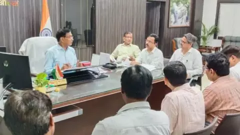 Auraiya News: औरैया में खाद की कालाबाजारी पर सख्ती, किसानों को योजनाओं का लाभ दिलाने के निर्देश Auraiya News: औरैया में खाद की कालाबाजारी पर सख्ती, किसानों को योजनाओं का लाभ दिलाने के निर्देश